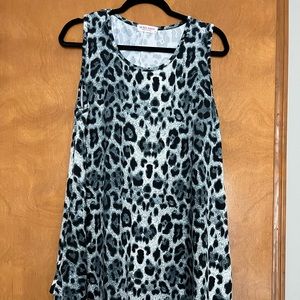 Black and white cheetah hanker chief style tank. Size 1X.